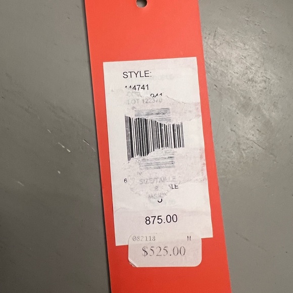 Monique Lhuillier gown - Picture 6 of 6